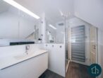 Die Erholung beginnt Zuhause: 3 Zimmer Maisonettewohnung mit TG & Sonnen-Loggia im Niendorfer Gehege - Badezimmer mit Dusche