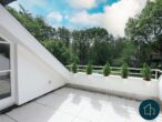 Die Erholung beginnt Zuhause: 3 Zimmer Maisonettewohnung mit TG & Sonnen-Loggia im Niendorfer Gehege - Balkon