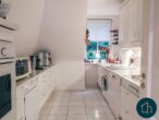 Die Erholung beginnt Zuhause: 3 Zimmer Maisonettewohnung mit TG & Sonnen-Loggia im Niendorfer Gehege - Küche