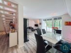 Die Erholung beginnt Zuhause: 3 Zimmer Maisonettewohnung mit TG & Sonnen-Loggia im Niendorfer Gehege - Wohn-Essbereich