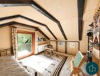 Viel Platz zum Leben: Großzügiges Wohnhaus mit Garten, Teich und eigenem Waldanteil - Dachgeschoss