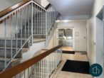 Kapitalanlage mit Weitblick: 2-Zimmer-Wohnung über den Dächern von Norderstedt - Hausflur