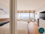 Mehr Meer geht nicht – Exklusives Doppel-Apartment mit unverbaubarem Ostseeblick - Blick durch Schlafzimmer