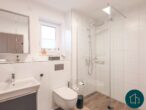 Modern wohnen mit Komfort: Hochwertige Eigentumswohnung mit Balkon und Aufzug in Heiligenhafen - Duschbad